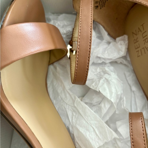 Naturalizer Vera Ankle Strap Dress Sandals, size 7 1/2 wide. Not worn outside - Picture 7 of 10